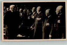 Veteranen oder Heerführer werden von Hindenburg begrüßt Hindenburg Foto AK