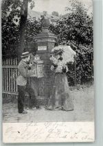 Junger Mann mit Frau unter dem Sonnenschirm Poesie / Liebe Mode Briefkasten