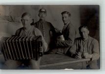 Soldaten WK I Pickelhaube Ziehharmonika