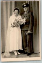 W7880 Bad Säckingen Landser in Uniform mit seiner Braut Hochzeit Ort lt. Fotograf Engelhardt Soldatenliebe WK II Foto AK