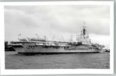W2000 Hamburg Flugzeugträger im Hafen Marine