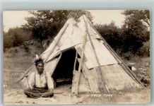 Indianer sitzt vor seinem Tippi Zelt Indianer 1939 Foto AK