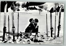 Winter Kinder Schlitten Ski Liebe im Schnee Kuss