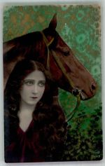Junge Frau mit langen brünetten Haaren mit ihrem Pferd Weco 10593/5 Pferd 1928