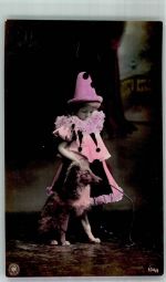 Kleines Mädchen im Harlekinkostüm mit Collie NPG 534/9 Clown 1906
