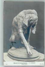 Paris Skulptur eines verletzten Hundes von Fremiet im Musee du Luxembourg Skulptur