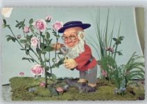 Zwerg mit Brille - Rosen mit der Lupe ansehen Steiff