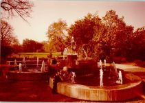 25709 W2222 Marne FOTO KEINE AK Brunnen im Stadtpark
