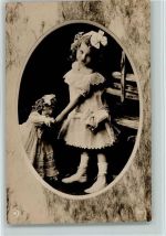Serie 292 Mädchen tanzt mit ihrer Puppe, Foto AK Puppe 1910 Prägedruck