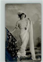 Sari Fedak im Kostüm - Mode - Foto Strelinsky Operette