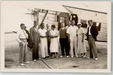 26548 W2982 Norderney 1934 Foto AK Gruppenaufnahme mit Passagierflugzeug