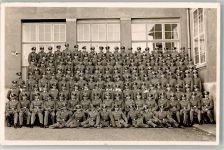 W7012 Fellbach , Württ Gruppenaufnahme von Landser in Uniform Ort lt. Fotograf Utz Wehrmacht WK II Foto AK