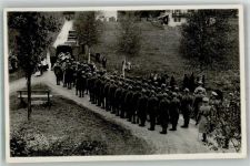 W8960 Kempten Allgäu Trauerzug unter Begleitung von Landsern in Uniform Ort lt. Fotograf Hauck Wehrmacht WK II Foto AK