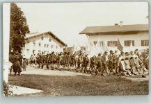 82438 W8116 Eschenlohe , Loisach Foto AK Schützenfest Festzug der Schützen Landestracht Dirndl Lederhosen Gamsbart-Hütte