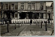 25709 W2222 Marne , Holst Privatfoto AK Marine-Regiment vor dem Gasthaus in Marne