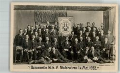 09577 O9387 Niederwiesa 1922 Foto AK Männer Gesangsverein Niederwiesa Bannerweihe 1922 Gruppenaufnahme Vereins-Mitglieder