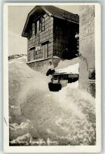 Ottohaus Winter Eingang verschneit
