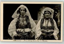 Sonntagstracht der Frauen