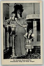 Deutsche Riesin Sofia und kleinste Prinzesschen Helga Riese