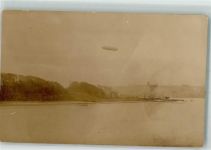 24937 W2390 Flensburg Foto AK Zeppelin über Flensburger Hafen Ort handschriftlich