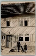 99994 O5706 Schlotheim 1909 Gebrauchsspuren Zwei Kinder mit Hund vor Wohnhaus Ort lt. Stempel Privatfoto AK