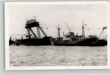W2000 Hamburg Frachter vor Krananlagen der Stülckenwerft Ort lt. Fotograf Werft Foto AK