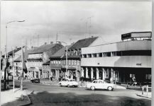 16259 O1310 Bad Freienwalde - Straße Laterne Auto Fußgänger