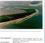 26486 W2946 Wangerooge , Nordseebad FOTO KEINE AK Luftaufnahme vom Ort mit Westende Foto montiert auf Karton
