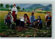Volkstypen - Montenegro - Bauernfamilie kocht Kaffe auf dem Feld AK Trachten ehem. Jugoslawien