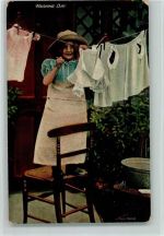Washing Day - Kind hängt Wäsche auf , AK Waschfrau