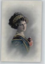 Serie Nr. 2673 Nr. 5 - Schöne Frau mit Goldspange im Haar und Perlenkette, Golddruck Glamour Folienkarte / Lackkarte