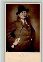 Fritz Werner mit einer Pfeife - Iris Verlag Opernsänger