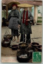 Hanoi 1906 Foto AK Tracht Marktszene Briefmarke Bildseite