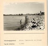 25761 W2242 Büsum FOTO KEINE AK Steinkante am Strand Foto montiert auf Karton