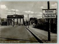 10115 W1000 Berlin Mitte - Brandenburger Tor mit Sektorenschild AK