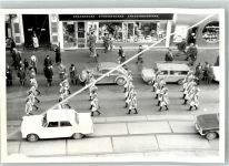 Wien 1. Bezirk, Innere Stadt Uniform Parade Umzug VW Käfer Geschäft Ort handschriftlich Trachten Österreich Foto AK
