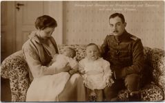 Herzog und Herzogin Viktoria Luise zu Braunschweig und Lüneburg mit den beiden Prinzen,Dora Tarnke AKU1 Adel Prinzessin Victoria Luise um 1910
