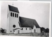 65824 W6231 Schwalbach am Taunus - Foto Kirche Baum