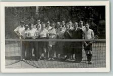 Tennis-Mannschaft oder Verein auf dem Tennisplatz Tennis 1950 Foto AK