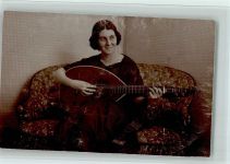 Frau mit einer Gitarre, AK Musik 1920 Foto AK