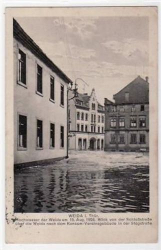 Weida i. Thür. mit Hochwasser am 15. August 1924 gelaufen von 1925. Leichte Stempelspuren, kleiner Knick oben rechts, leicht fleckig, sonst gut erhalten.