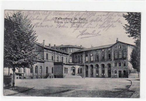 Falkenberg mit Eingang zum Personenbahnhof. Feldpost, mit Stempel von 1917. Gute Erhaltung.