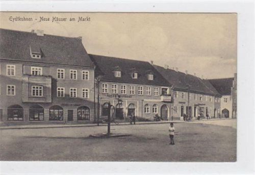 Ebenrode Eydtkuhnen / Eydtkau - Tschernyschewskoje Neue Häuser am Markt mit Adler Apotheke und Geschäften gelaufen 1925. Leichter Stempeldurchdruck, sonst gut erhalten.