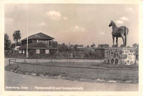 Insterburg an der Turnierplatzhalle. 1942 Feldpost Rückseite leicht stockfleckig, sonst gut erhalten