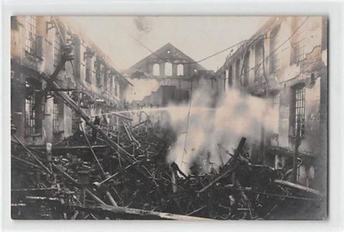 Seltene Fotokarte Seifhennersdorf. Fabrikbrand der Firma S..in Beutnitz. Polstalisch befördert. Leicht stockfleckig, sonst gut erhalten