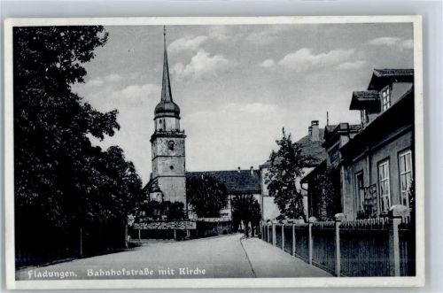 Fladungen Bahnhofstraße mit Kirche