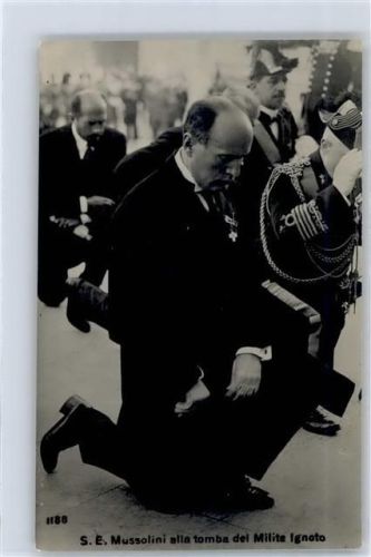WK II Alla tomba del Milite Ignoto Mussolini Foto AK