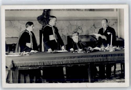 WK II Legge le Credenziali Mussolini Foto AK