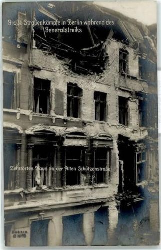 Berlin Mitte Strassenkampf Zerstörtes Haus Schützenstrasse