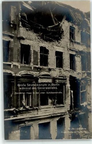 Berlin Mitte Strassenkampf Zerstörtes Haus Schützenstrasse
